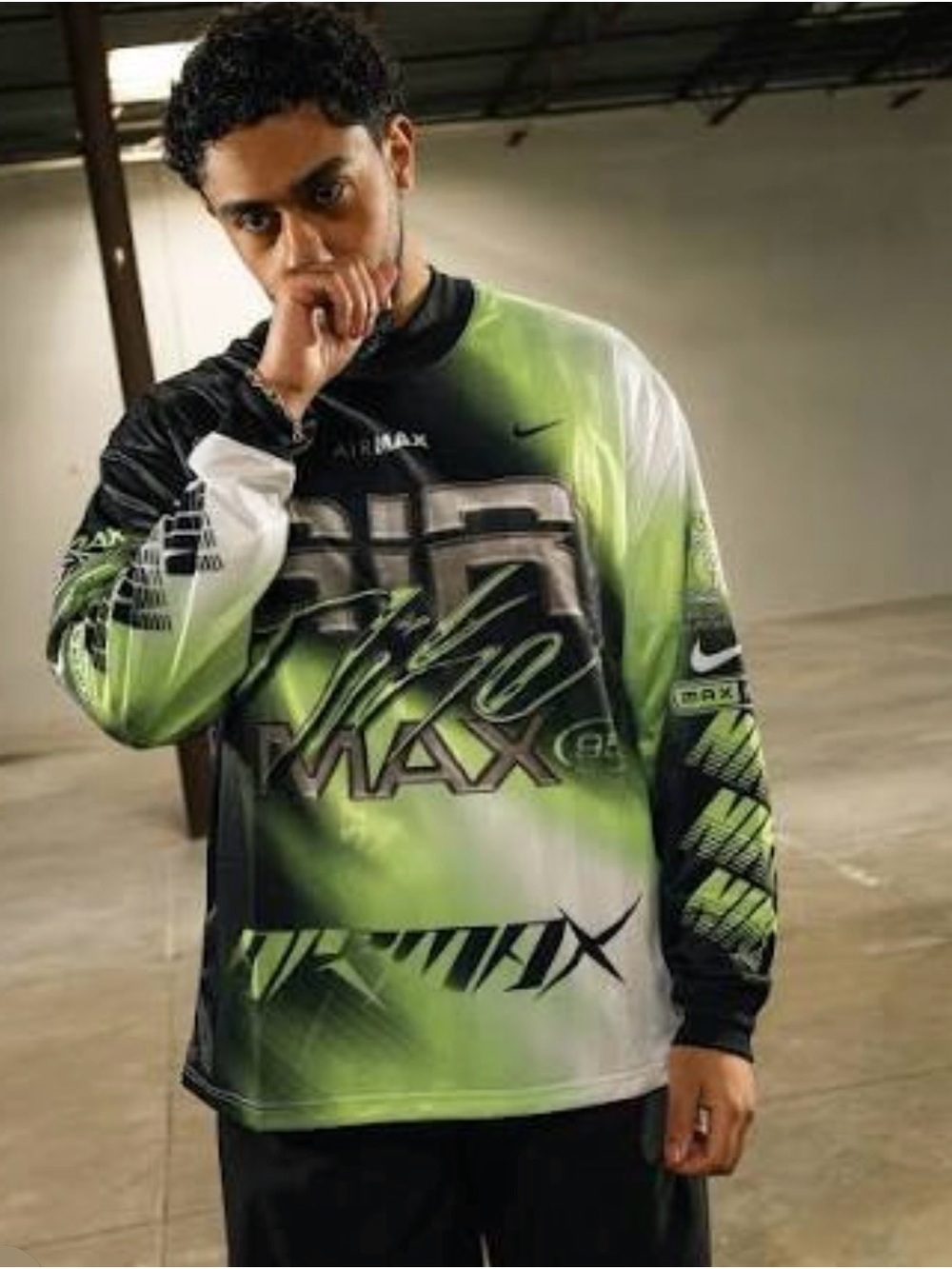 Nike Men's Air Max 95  Long-Sleeve Graphic Shirt - Neon Green/Black/White Size M